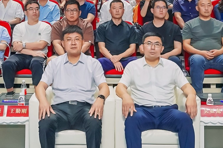 領(lǐng)導(dǎo).jpg